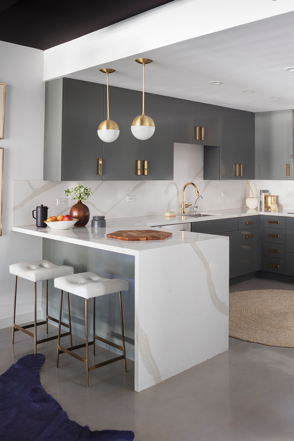 Kitchen cabinet